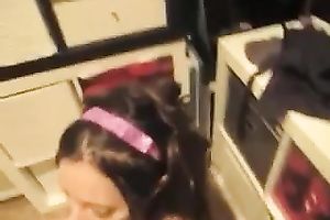 Super hawt non-professional gal engulfing my wang deepthroat