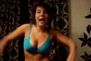 Now this dilettante milf has truly valuable large milk shakes on cam