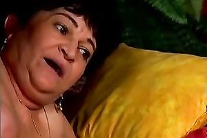 Dude with large brutal schlong pounds this bulky older white wife