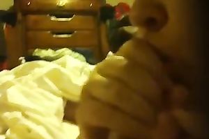 Making my hubby happy by engulfing his small dick in couch
