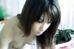 Shy hottie with tiny pointer sisters dances for me on livecam