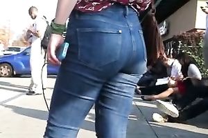 Juicy wazoo in taut Denim jeans on the streets of Dallas - spy livecam