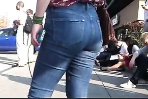 Juicy wazoo in taut Denim jeans on the streets of Dallas - spy livecam