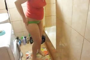 Seeing my girlfriend pee in the shower is a real turn on for me