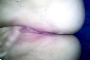 Fingering juicy pinky snatch of white slut till that babe squirts