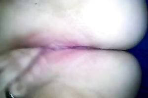 Fingering juicy pinky snatch of white slut till that babe squirts