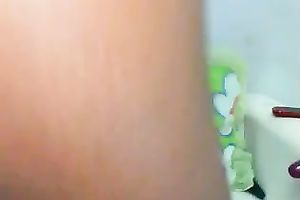 Black hot busty slut pokes her chocolate aperture on cam