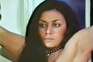 Robbers resolve to fuck the hot and hot chick in her bath