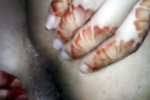 Kinky non-professional black skinned Hindu nympho gets her moist slit drilled