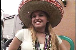 Sexy Amarican blond cutie flashes her tits and pussy