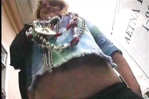Sexy Amarican blond cutie flashes her tits and pussy