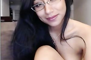 Sensual dark brown hottie not fast fingers herself on cam