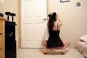 Young and curvy brunette hair gf twerks her round wazoo in belts