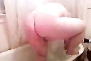 My chunky bitch in the bath dildoing herself on homemade webcam