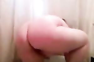 My chunky bitch in the bath dildoing herself on homemade webcam