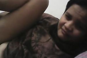 Sweet and a bit bulky web camera dark brown showed off her worthy abdomen