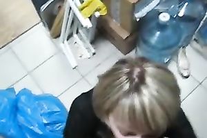 My lustful girlfriend knows how to give outstanding head