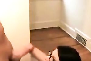 Foureyed girlfriend gives astonishing oral-job