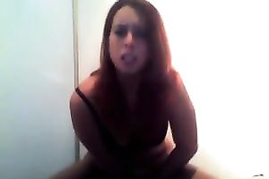 My marvelous dark brown GF masturbates in front of a web camera