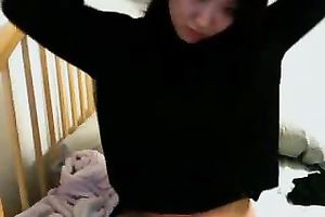 Asian dilettante bimbo playing a chatroulette with me