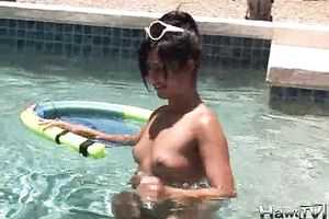 Stunning golddigging dark brown bimbo naked in the pool