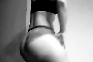 My 1st twerking movie featuring my soaked butt