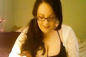 My weird chunky dark brown GF sucks her own soles on cam