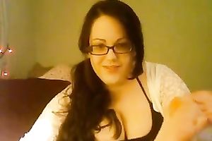 My weird chunky dark brown GF sucks her own soles on cam