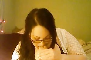 My weird chunky dark brown GF sucks her own soles on cam