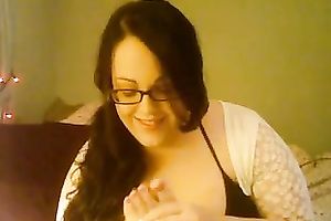 My weird chunky dark brown GF sucks her own soles on cam