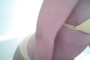 Sexy babe with an exceedingly curvaceous derriere is putting on a show