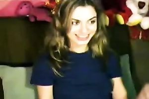 Stunning livecam hoe with pretty face shows me her boobies