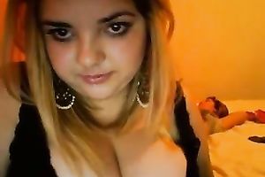 Nice large boobed girlie posing seductively whilst on livecam with me
