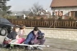 Two horny white doxies on the daybed feeding on knobs