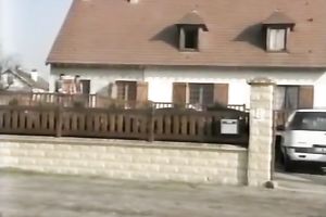 Two horny white doxies on the daybed feeding on knobs