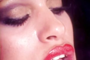 Hot and horny floozy with wonderful lips and body bonks herself