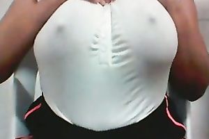Big breasted web camera sexpot played with her gorgeous giant knockers