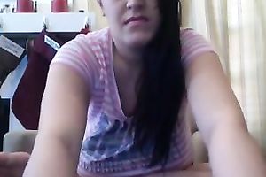 Webcam queen demonstrating her goodies in teasing positions