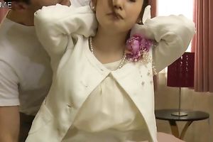 The right amount of cleavage is like gravity for my horny eyes