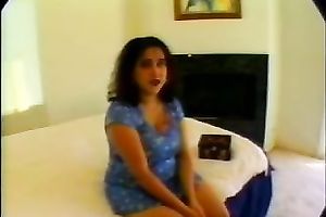 Salacious brunette mommy provides her neighbor with good blowjob