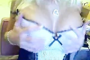 Amazingly hawt camgirl with large moist pointer sisters and a round gazoo puts on a show