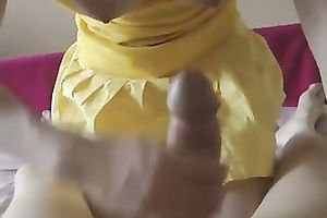 My very hawt GF polishes my shaft and twerks her as son my cock