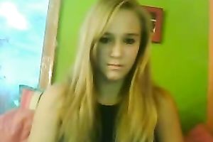 Blonde beautiful girlie had no thing against showing her pink pussy