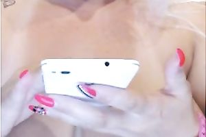 Amateur all natural old livecam slut with wrinkled billibongs nude her tits