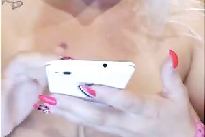 Amateur all natural old livecam slut with wrinkled billibongs nude her tits