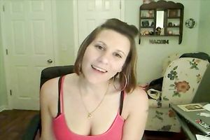 Horny well stacked cam Euro babe teases with her great booty