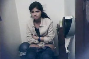 Amateur lengthy haired webcam chick went to the WC to pee on web camera