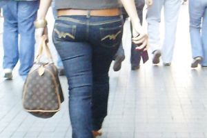 Following this bootyfull playgirl in a single minded persuit