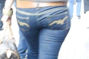 Following this bootyfull playgirl in a single minded persuit