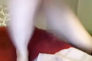 Pallid unshaved gorgeous web camera girlie was willing for some worthwhile solo show